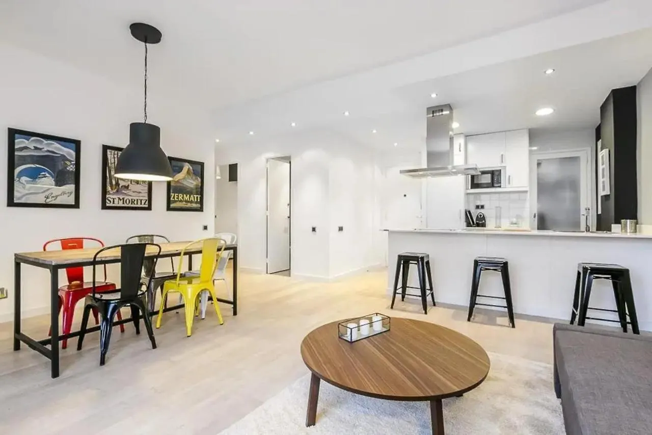 51Sam1021 - Modern Apartment Near Montjuic 바르셀로나 0*,  스페인