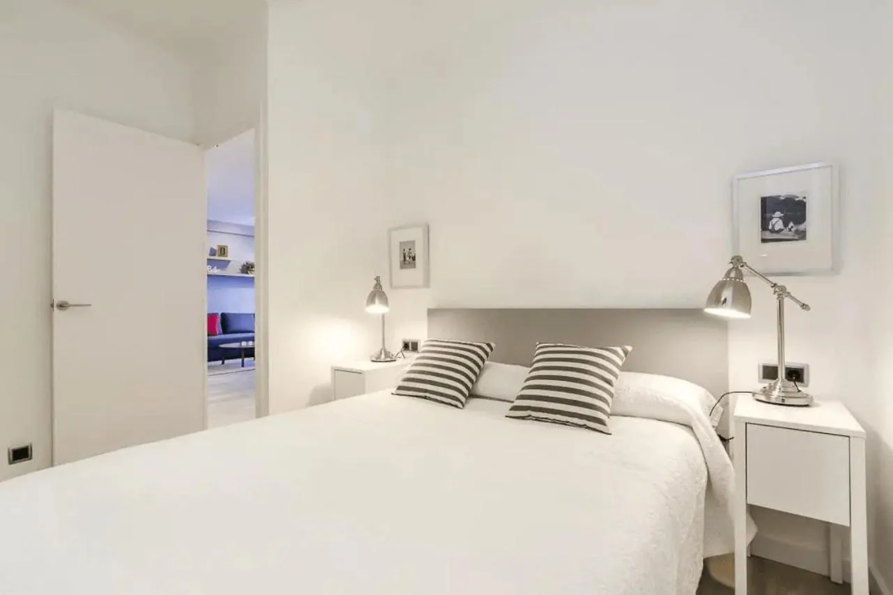 51Sam1021 - Modern Apartment Near Montjuic Barcelona